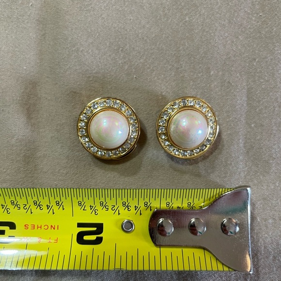 Vintage Christian Dior Elegant Gold and Pearl Stud Clip Earrings - Picture 3 of 5